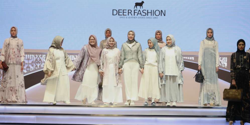 Busana Muslim Feminin Besutan Laudya Cynthia Bella