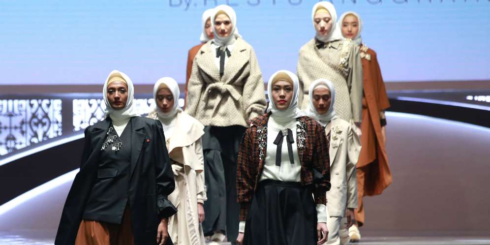 Busana Kerja Minimalis Fall/Winter dari Restu Anggraini