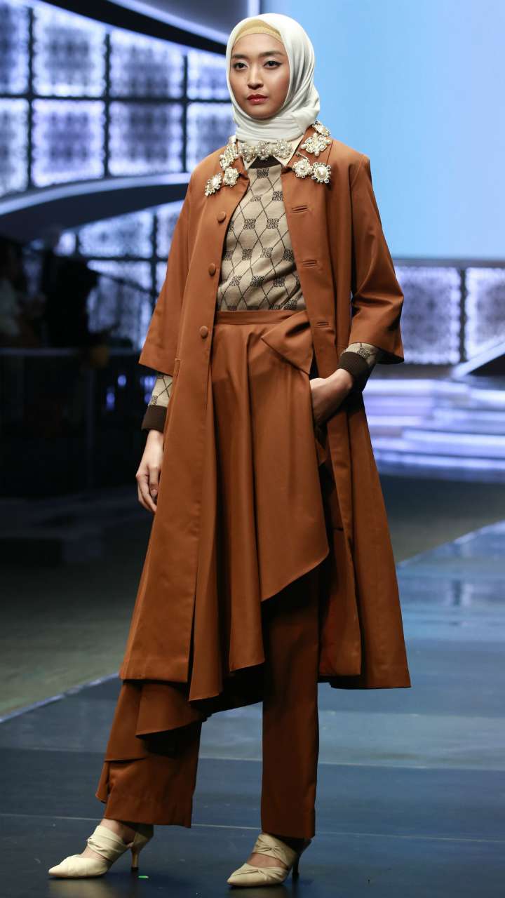 Busana Kerja Minimalis Fall/Winter dari Restu Anggraini