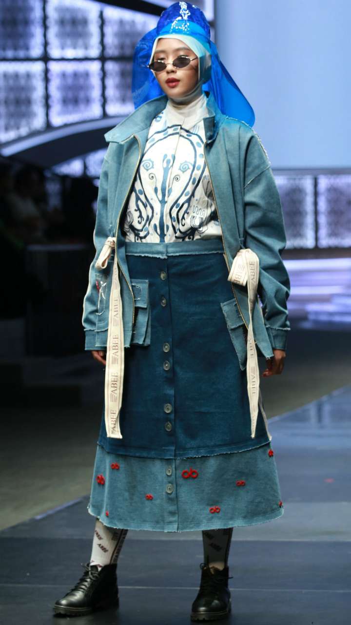 Ragam Denim Ariy Arka yang Santun dan Edgy