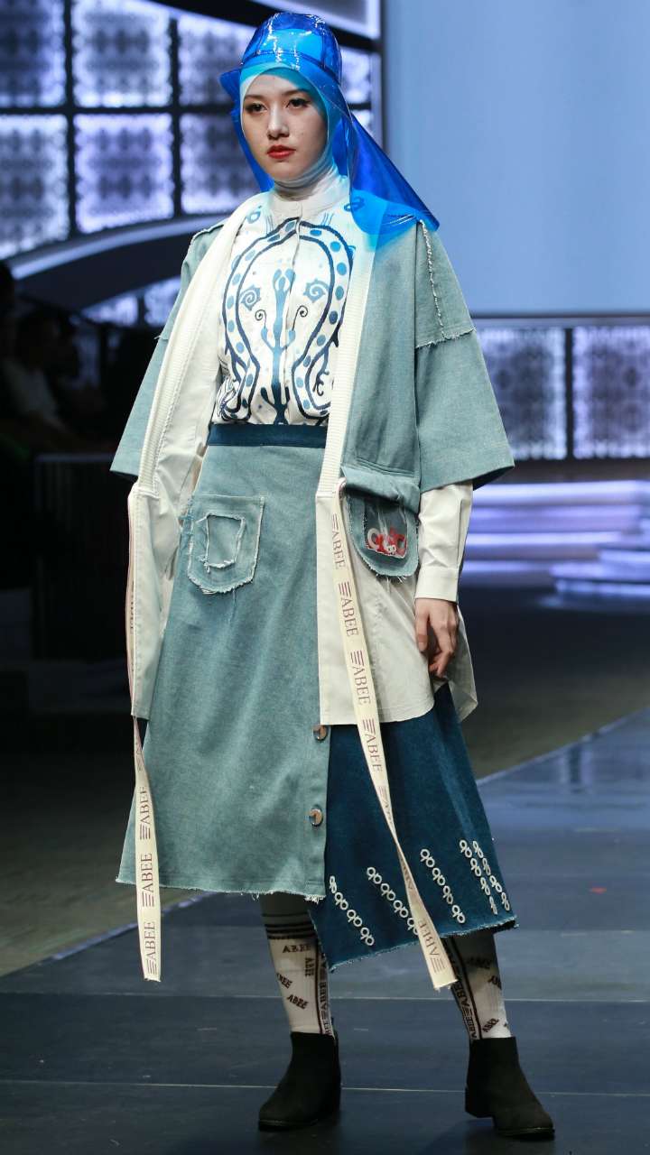 Ragam Denim Ariy Arka yang Santun dan Edgy
