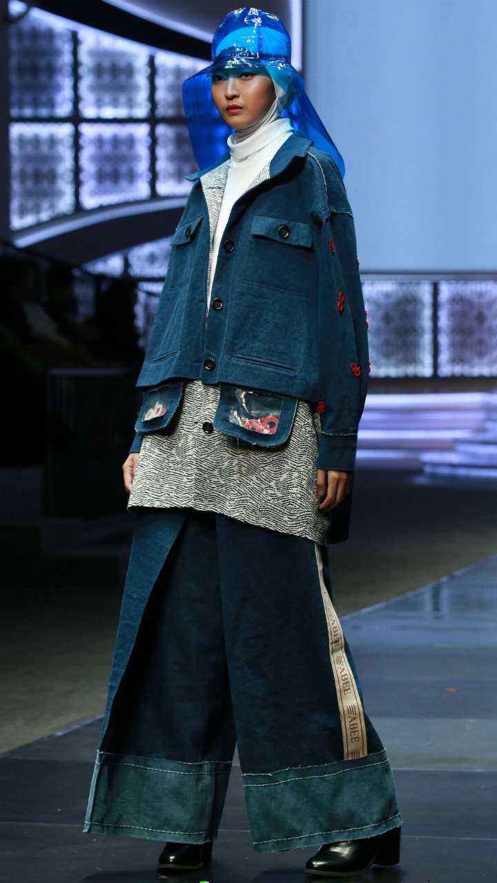 Ragam Denim Ariy Arka yang Santun dan Edgy