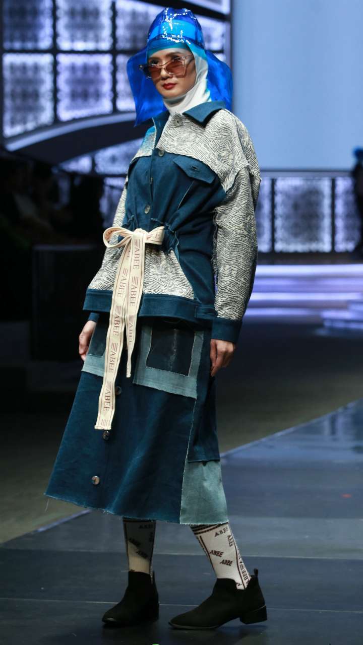 Ragam Denim Ariy Arka yang Santun dan Edgy