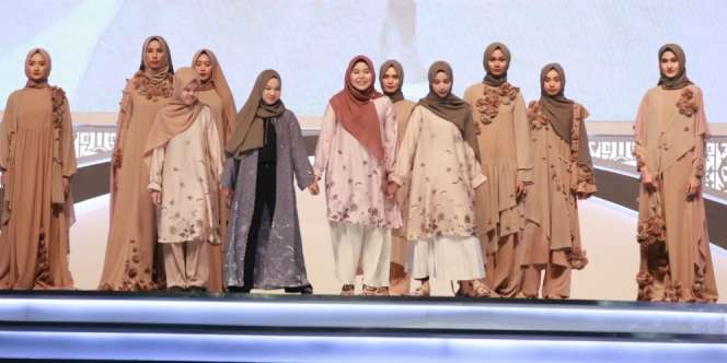 Limbah Bermekaran Jadi Bunga Penghias Hijab