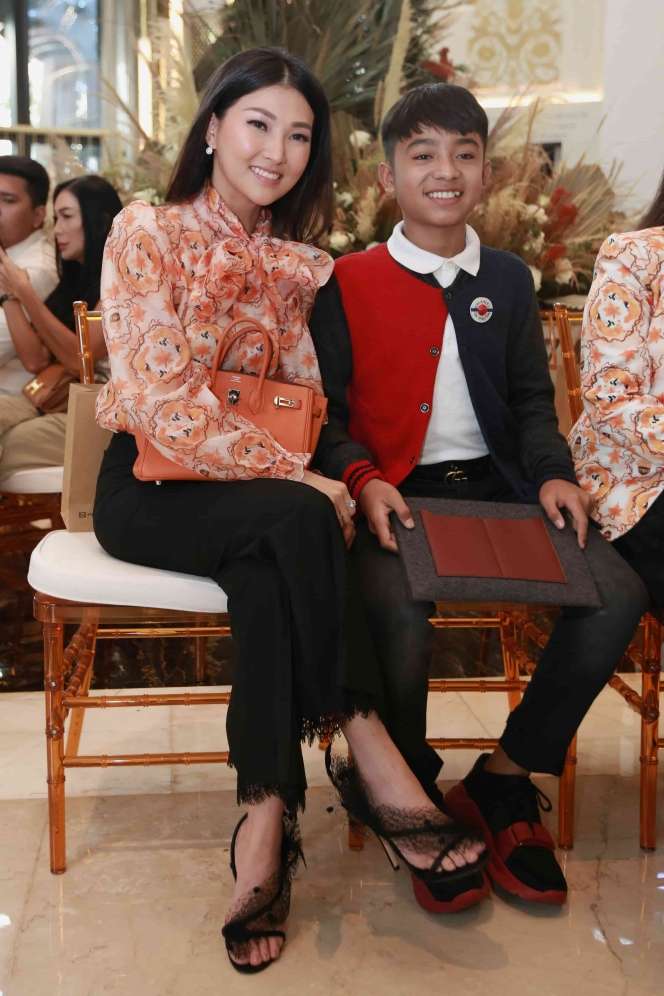 Bikin Pilu, Ini Alasan Sarwendah Beri ASI ke Betrand Peto