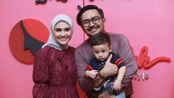 Sibuk Bisnis, Zee Zee Shahab Tetap Jaga Komitmen Keluarga