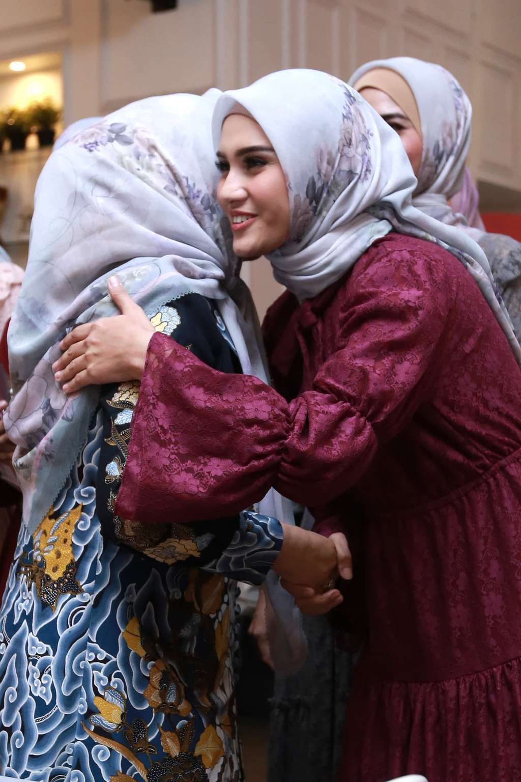 Sibuk Bisnis, Zee Zee Shahab Tetap Jaga Komitmen Keluarga