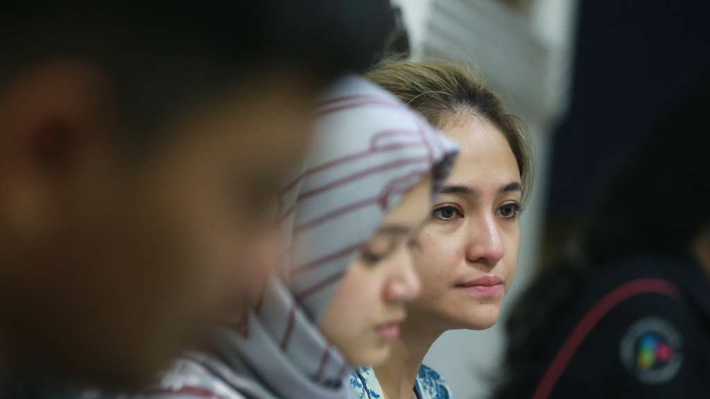 Air Mata Marshanda Tumpah Melihat Jenazah Cecep Reza