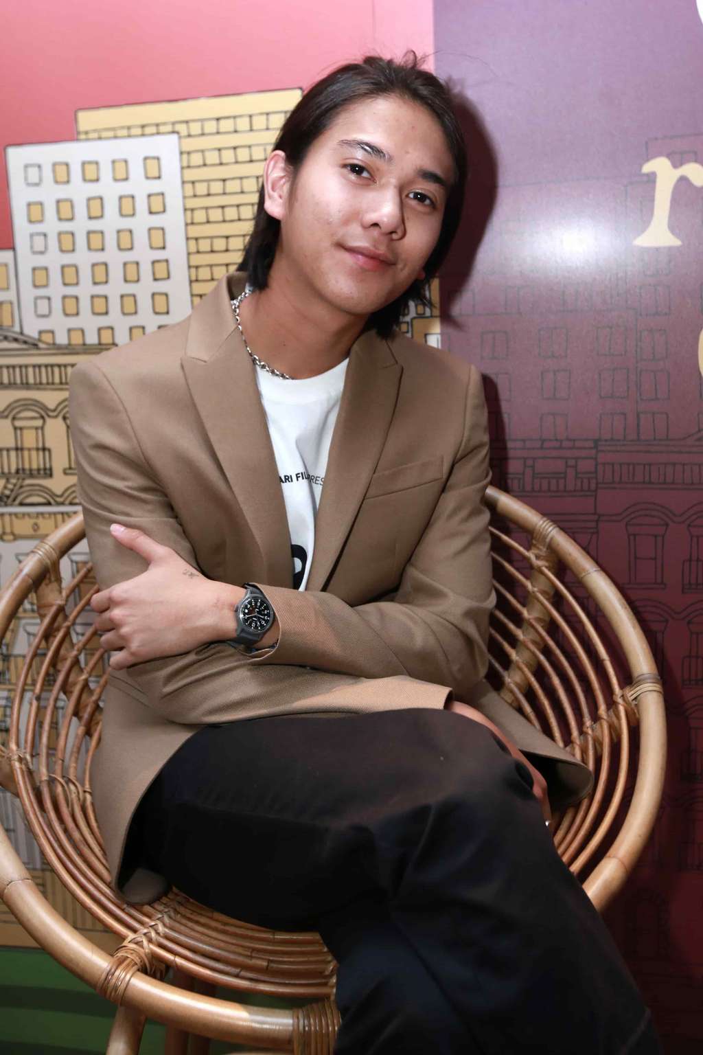 Foto Iqbaal Ramadhan, Menantang Jadi Humoris Lewat Film Komedi
