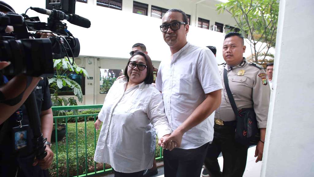 Reaksi Nunung dan Suami Divonis 1,5 Tahun Rehabilitasi