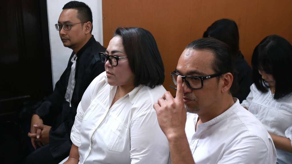 Reaksi Nunung dan Suami Divonis 1,5 Tahun Rehabilitasi