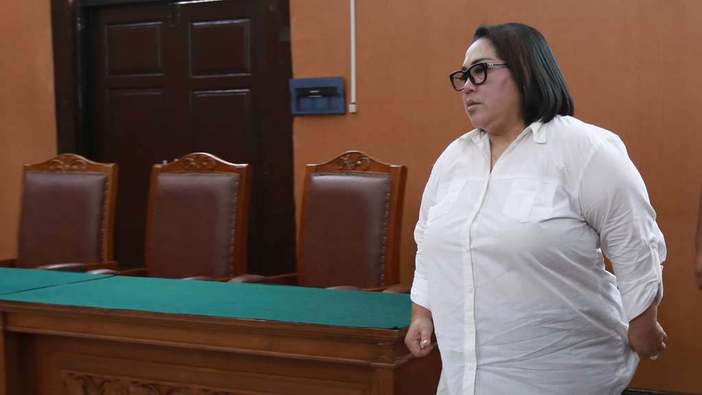Reaksi Nunung dan Suami Divonis 1,5 Tahun Rehabilitasi