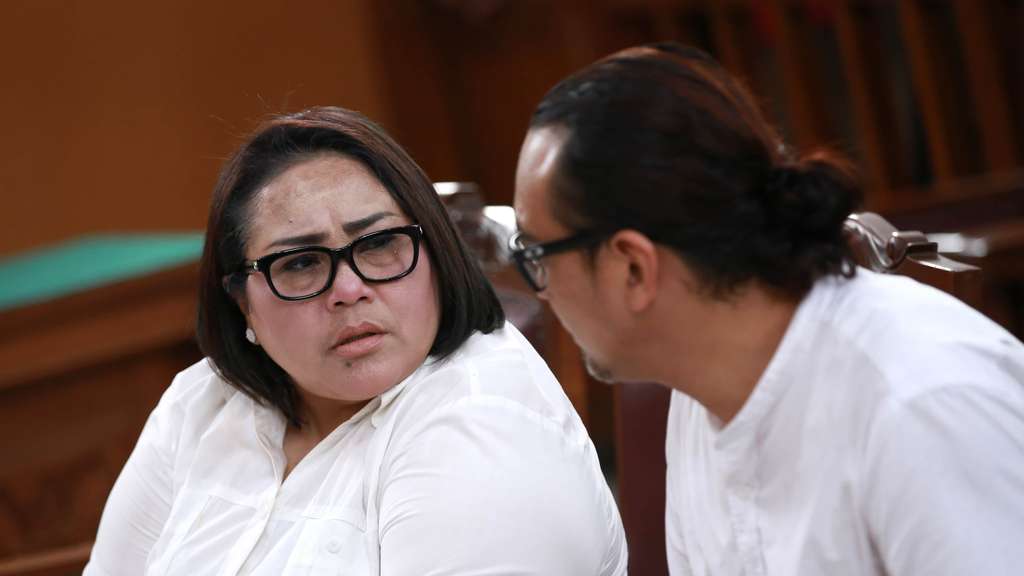 Reaksi Nunung dan Suami Divonis 1,5 Tahun Rehabilitasi