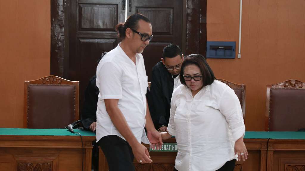 Reaksi Nunung dan Suami Divonis 1,5 Tahun Rehabilitasi