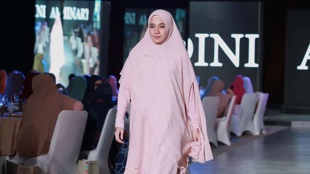 Gaya 8 Artis Berhijab Syar’i Si.Se.Sa, Cantiknya Bikin Teduh