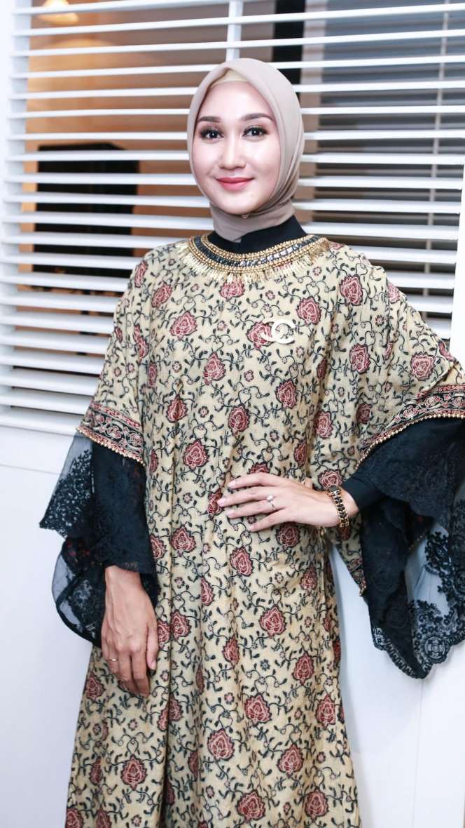 Foto Wajah Bahagia Dian Pelangi Usai Menikah