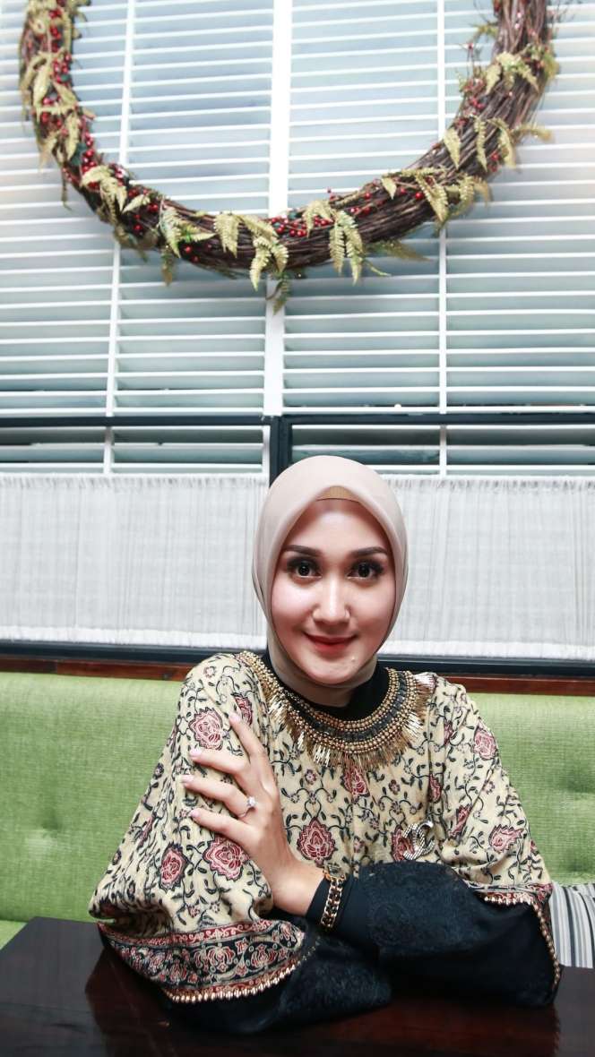 Foto Wajah Bahagia Dian Pelangi Usai Menikah