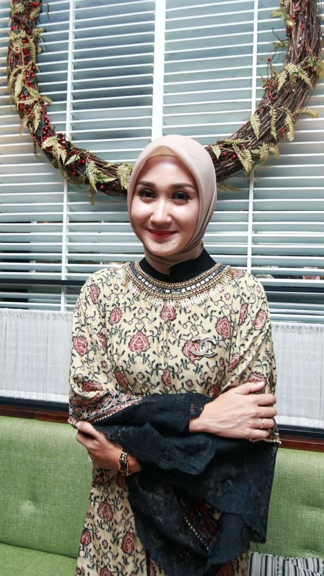 Foto Wajah Bahagia Dian Pelangi Usai Menikah