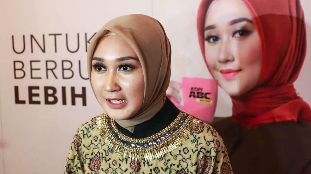 Foto Wajah Bahagia Dian Pelangi Usai Menikah