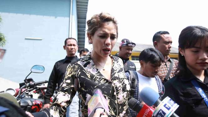Ekspresi Kesal Nikita Mirzani Dapat Tagihan Listrik Rp 26 Juta