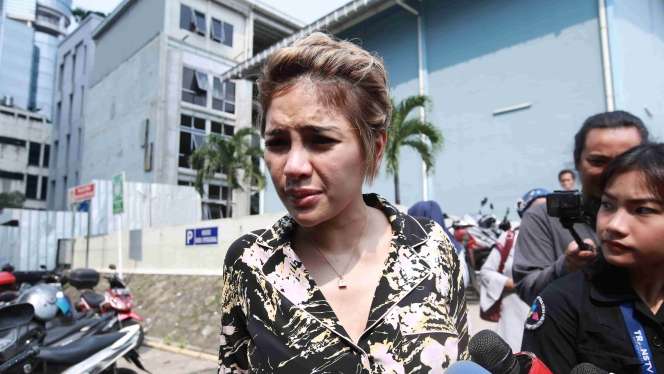 Ekspresi Kesal Nikita Mirzani Dapat Tagihan Listrik Rp 26 Juta