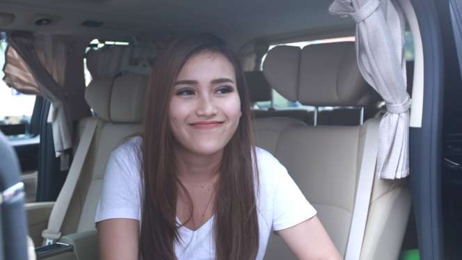 Foto Ayu Ting Ting Kala Minta Ibunda Tutup Akun Instagram