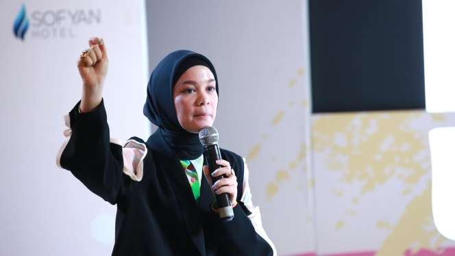 Gaya Selebgram Tantri Namirah Serukan Bijak Bermain Sosmed