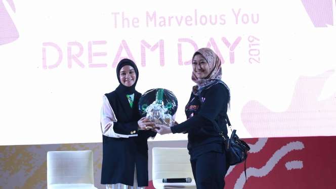 Gaya Selebgram Tantri Namirah Serukan Bijak Bermain Sosmed