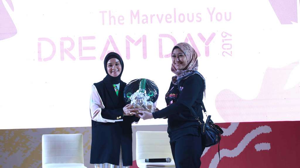 Gaya Selebgram Tantri Namirah Serukan Bijak Bermain Sosmed