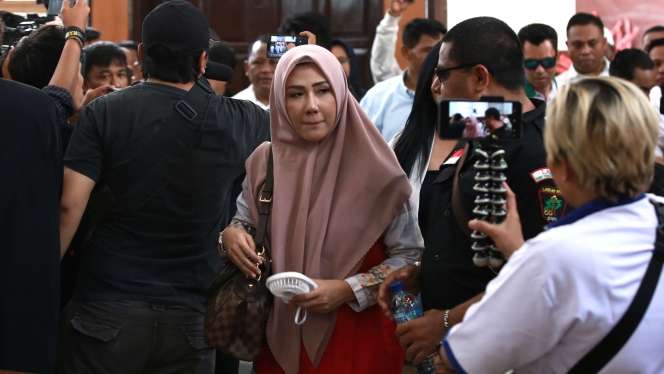 Foto Penampakan Wajah `Trio Ikan Asin` Jalani Sidang Perdana