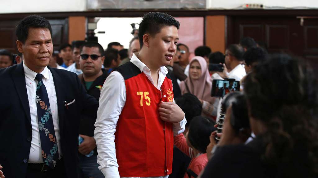 Foto Penampakan Wajah `Trio Ikan Asin` Jalani Sidang Perdana