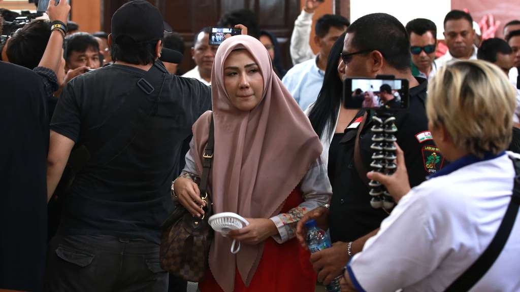 Foto Penampakan Wajah `Trio Ikan Asin` Jalani Sidang Perdana