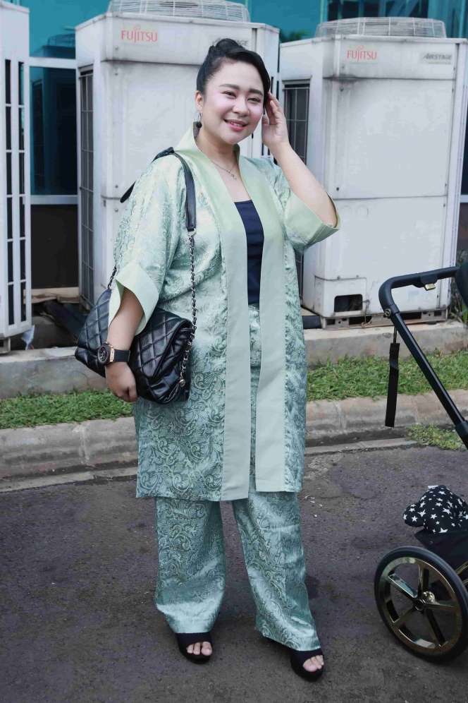 Penampilan Chikita Meidy yang Telah Jadi Ibu & Bayi Tampannya