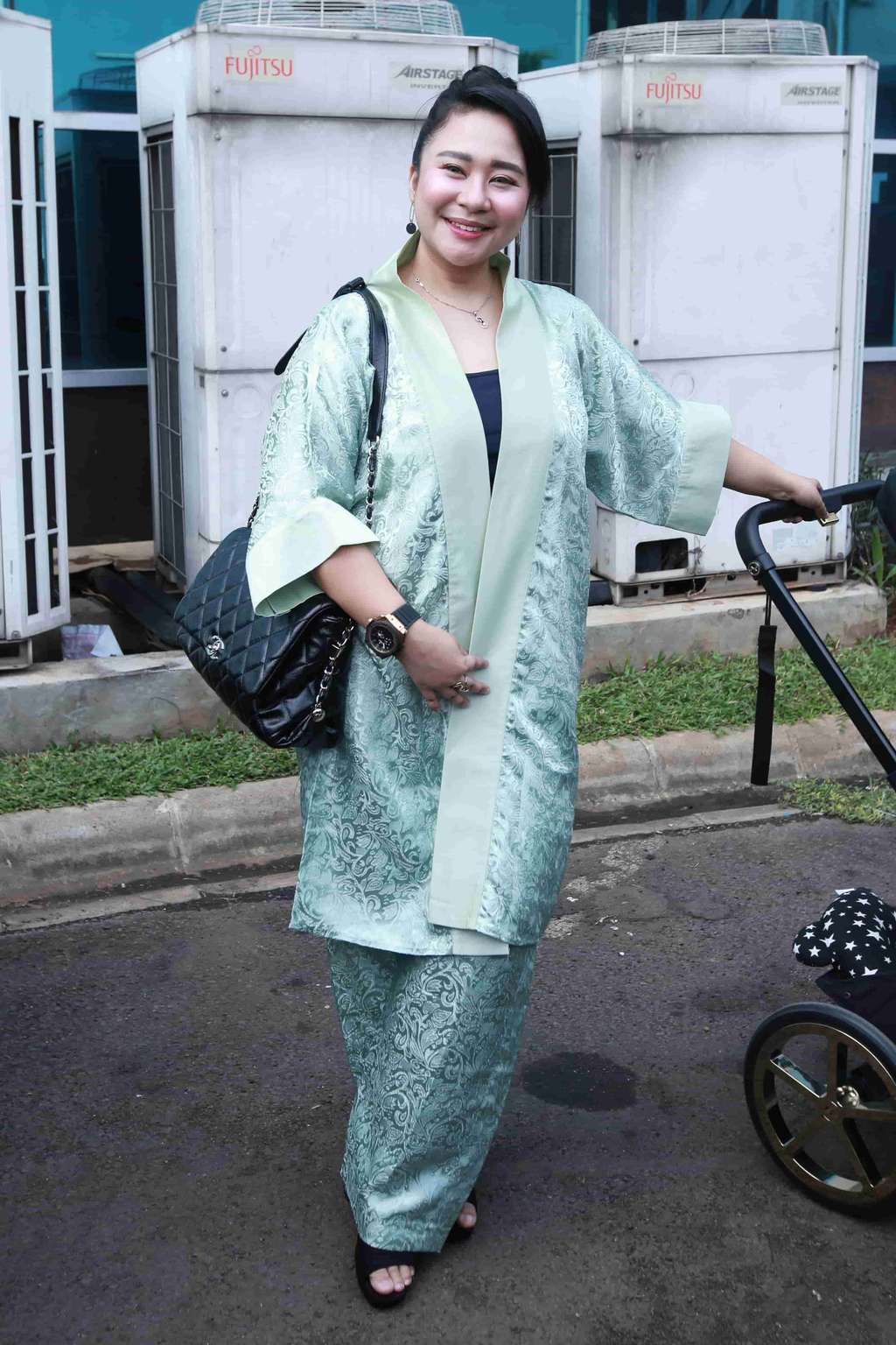 Penampilan Chikita Meidy yang Telah Jadi Ibu & Bayi Tampannya