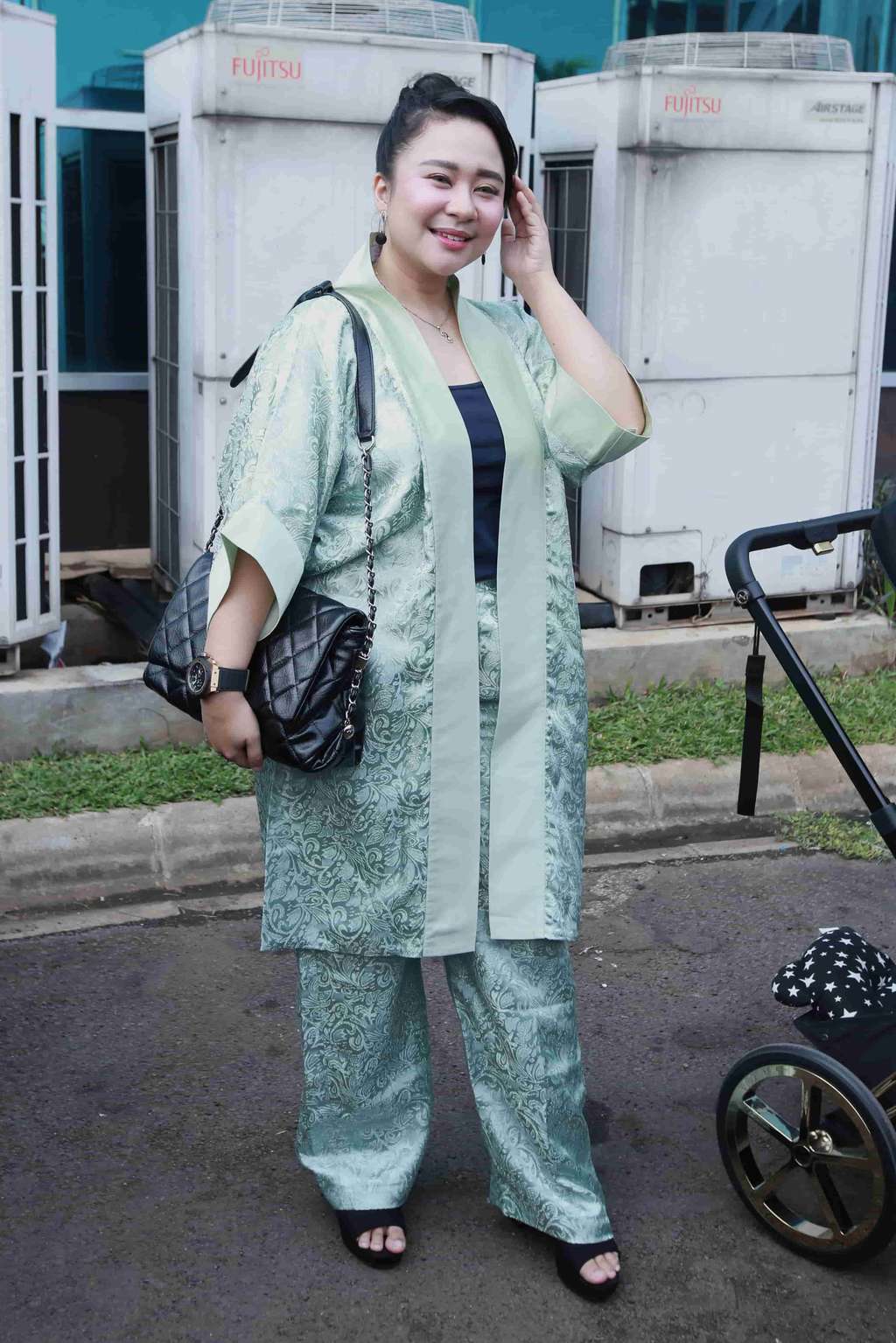 Penampilan Chikita Meidy yang Telah Jadi Ibu & Bayi Tampannya
