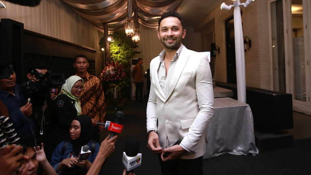 Gaya Busana Para Artis di Pernikahan Cut Tari-Richard Kevin