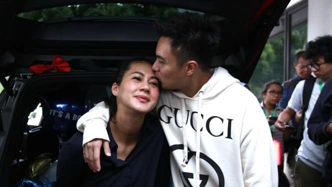 Dikaruniai Anak, Baim Wong Beri Kado Mobil Mewah untuk Paula