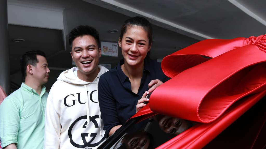 Dikaruniai Anak, Baim Wong Beri Kado Mobil Mewah untuk Paula
