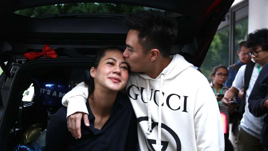 Dikaruniai Anak, Baim Wong Beri Kado Mobil Mewah untuk Paula