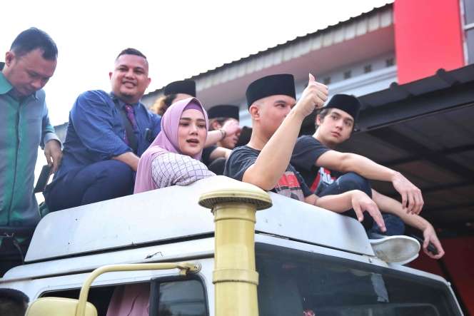 Bebas, Begini Gaya Ahmad Dhani Saat Diarak Pakai Truk