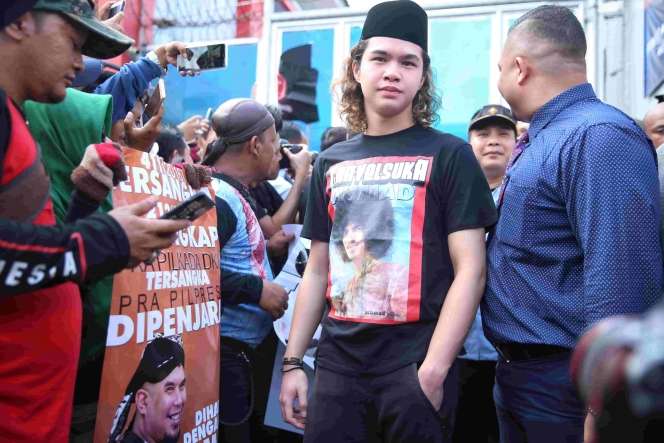 Bebas, Begini Gaya Ahmad Dhani Saat Diarak Pakai Truk