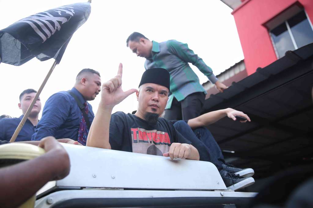 Bebas, Begini Gaya Ahmad Dhani Saat Diarak Pakai Truk