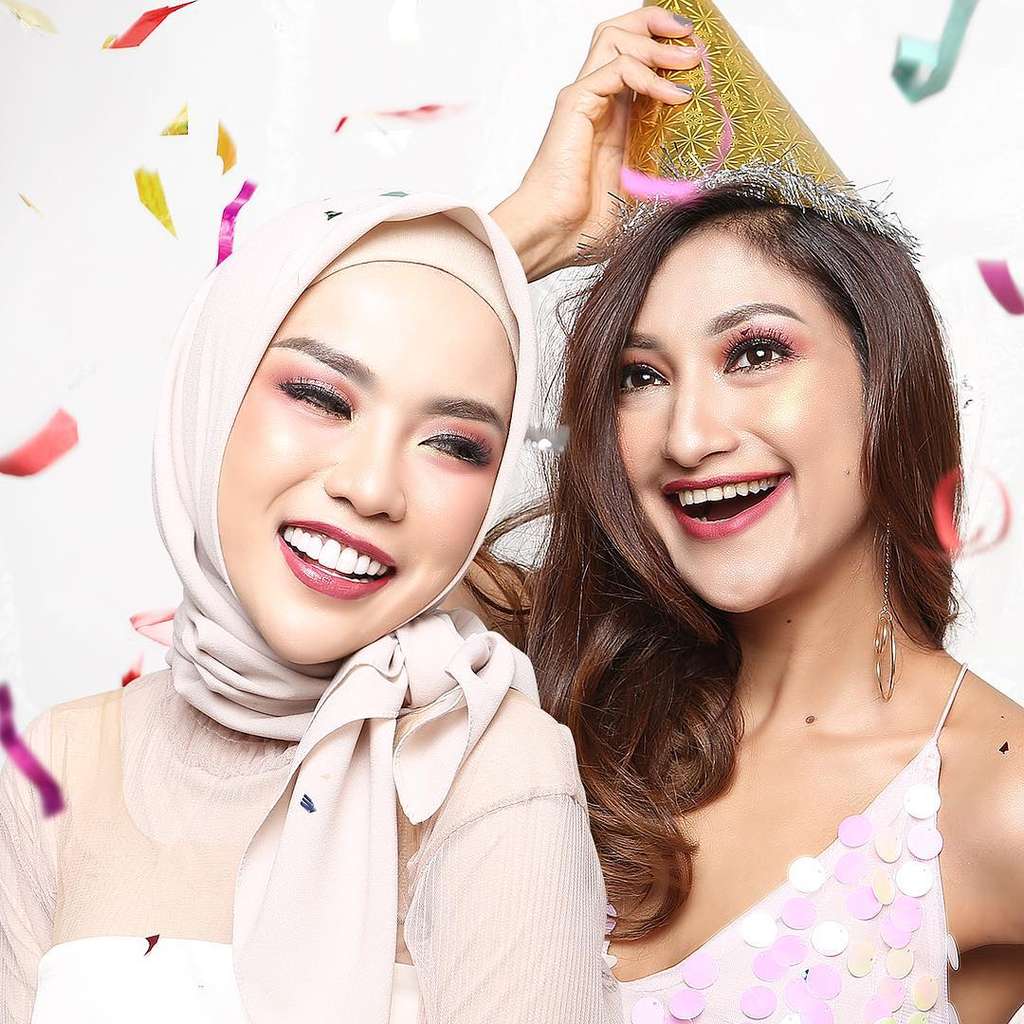 7 Foto Kedekatan Medina Zein dan Keluarga Azhari