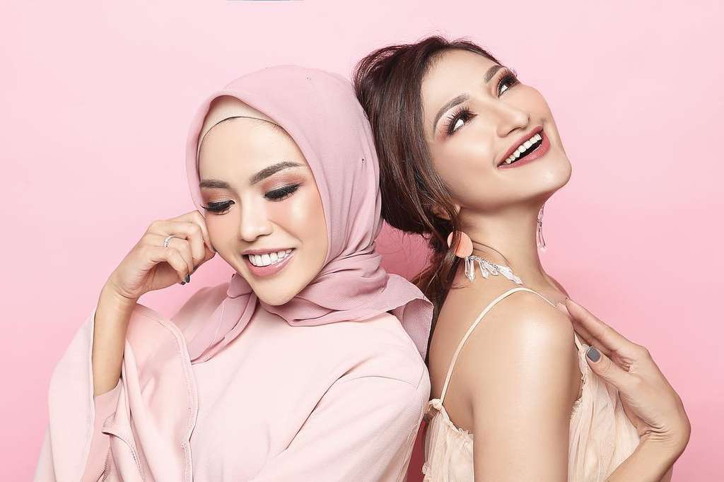 7 Foto Kedekatan Medina Zein dan Keluarga Azhari