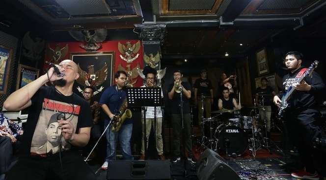 Gaya Ahmad Dhani Latihan Band Usai Bebas