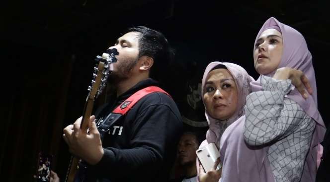 Gaya Ahmad Dhani Latihan Band Usai Bebas