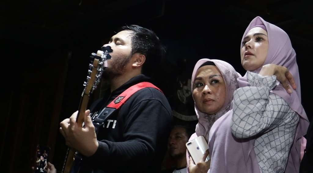 Gaya Ahmad Dhani Latihan Band Usai Bebas