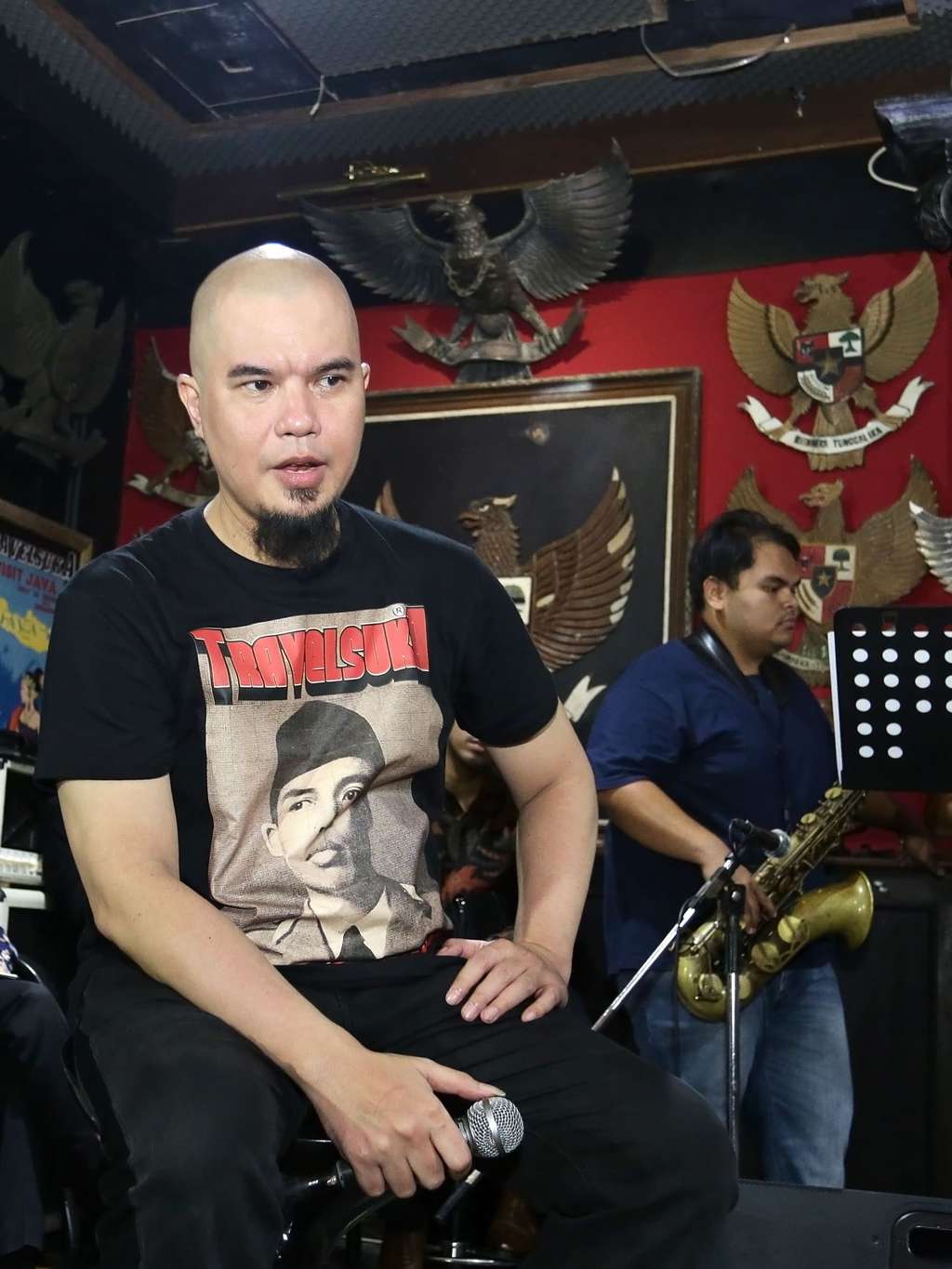 Gaya Ahmad Dhani Latihan Band Usai Bebas