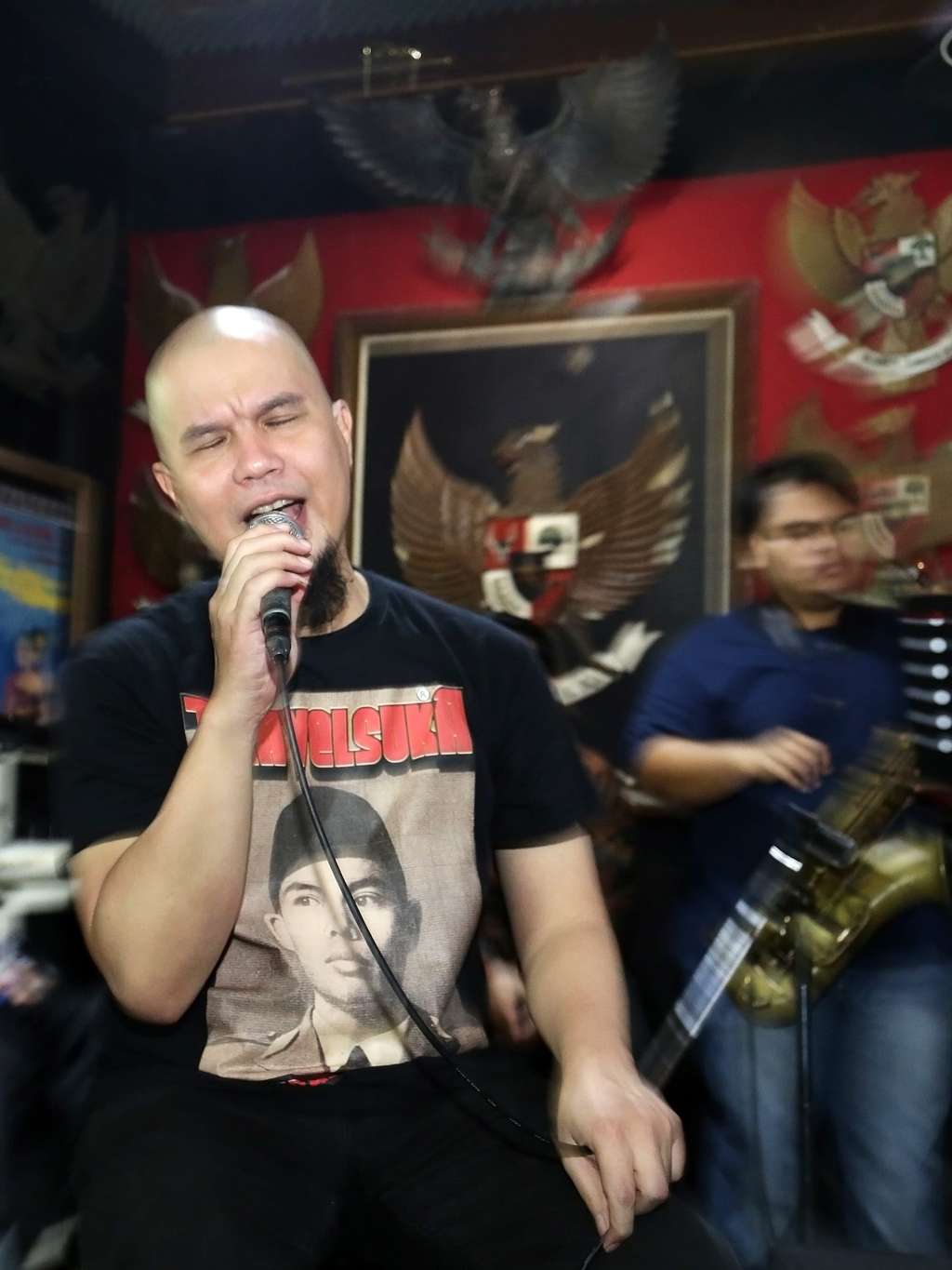 Gaya Ahmad Dhani Latihan Band Usai Bebas