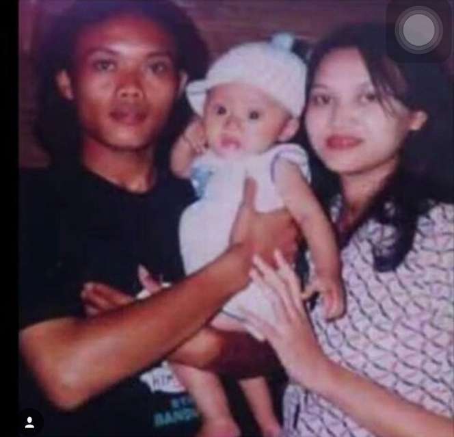 5 Potret Kenangan Manis Rizky Febian Bersama Sang Ibunda